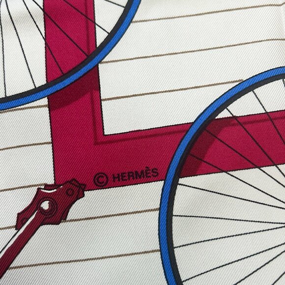 HERMÈS Scarf Les Bécanes 100% Silk 90 - Picture 8 of 12